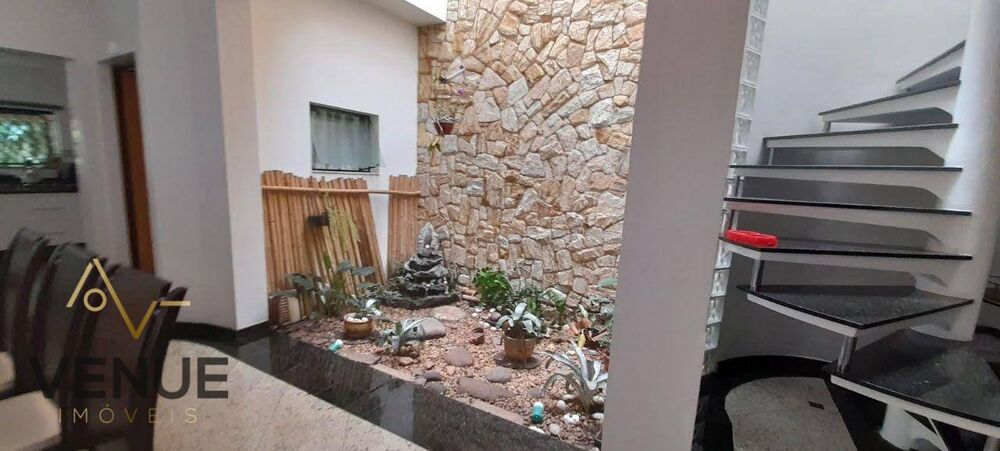 Sobrado, 4 quartos, 357 m² - Foto 1