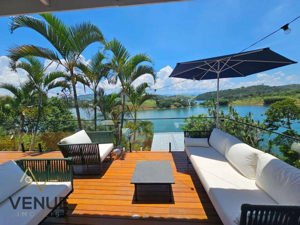 Chácara à venda com 3 quartos, 230m² - Foto 1