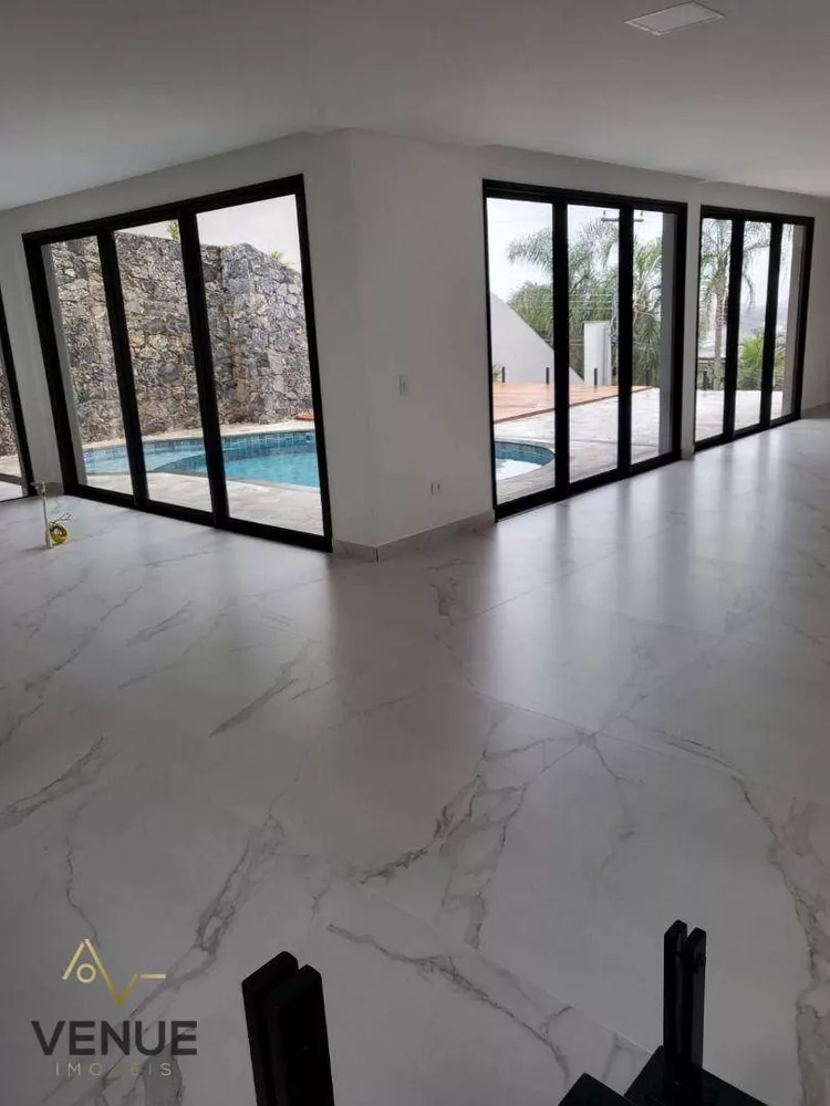 Sobrado, 3 quartos, 355 m² - Foto 1