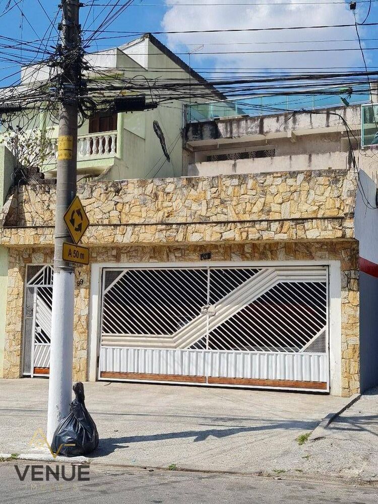 Sobrado à venda com 3 quartos, 200m² - Foto 1