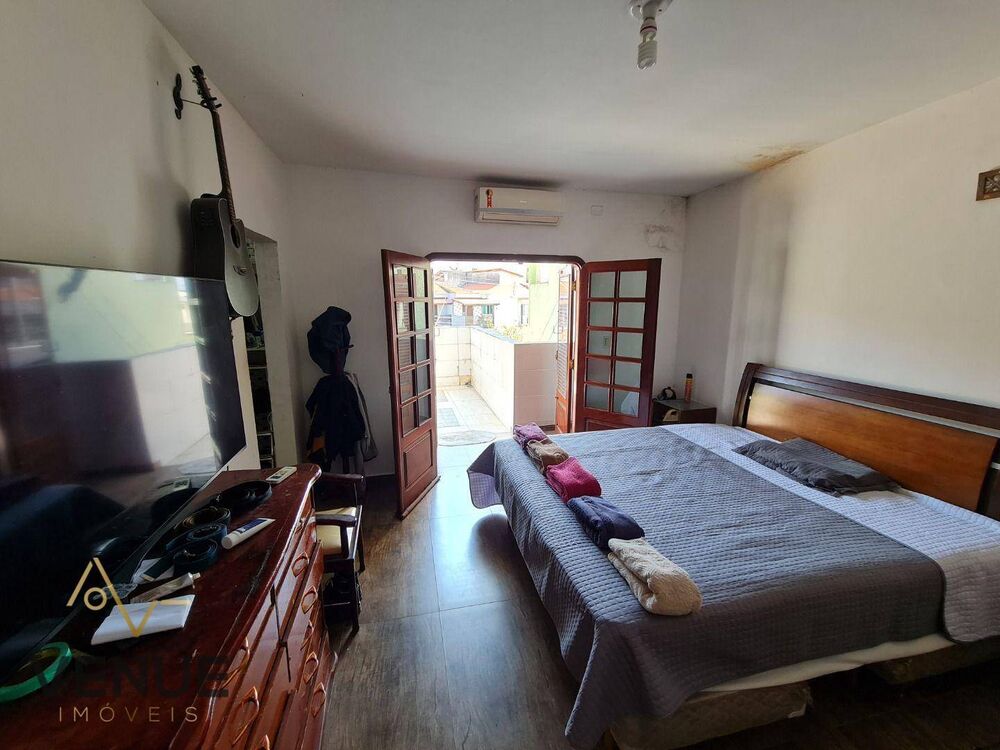 Sobrado à venda com 3 quartos, 200m² - Foto 2