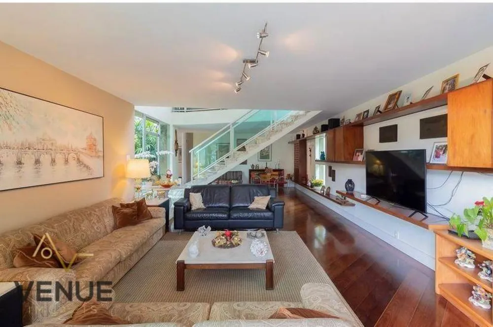 Sobrado, 3 quartos, 346 m² - Foto 1