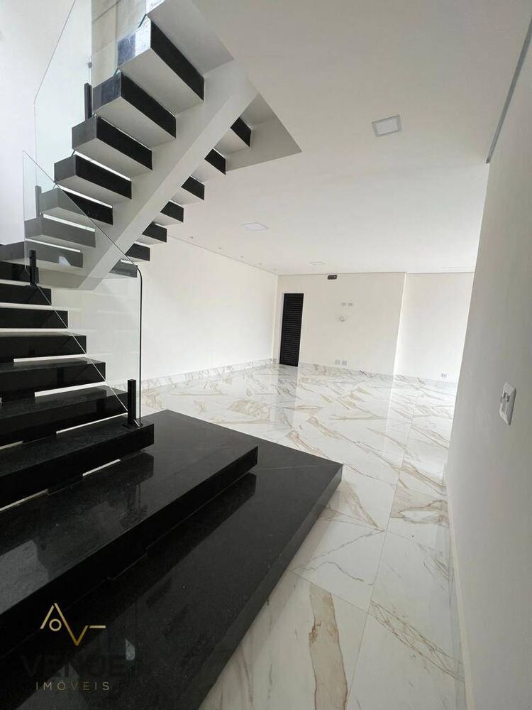 Sobrado, 4 quartos, 450 m² - Foto 1