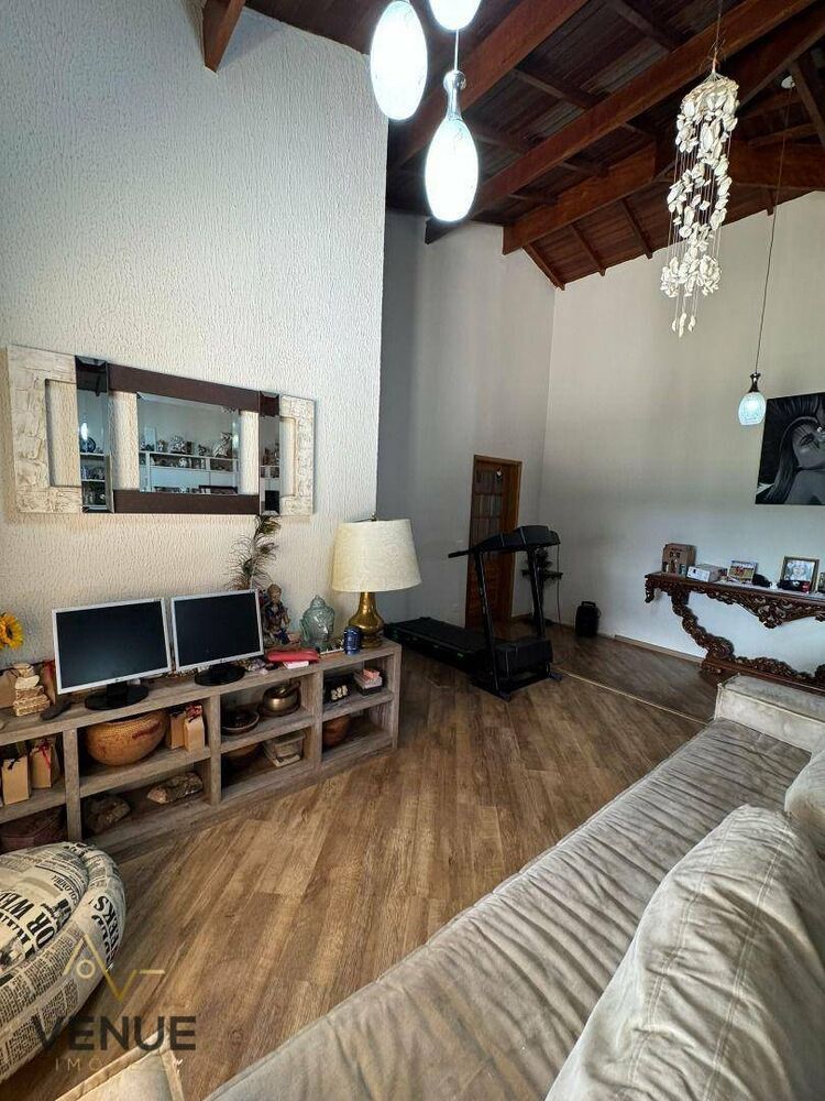 Chácara, 3 quartos, 1400 m² - Foto 1