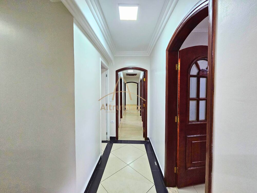 Casa à venda com 5 quartos, 176m² - Foto 2