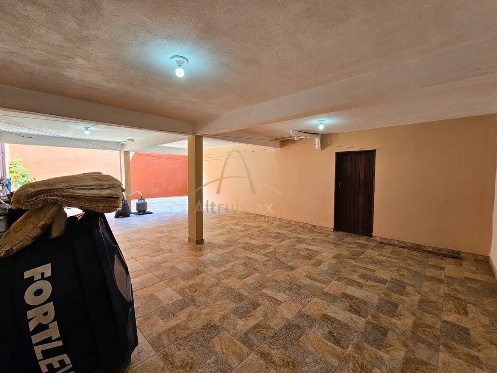 Casa à venda com 3 quartos, 214m² - Foto 4