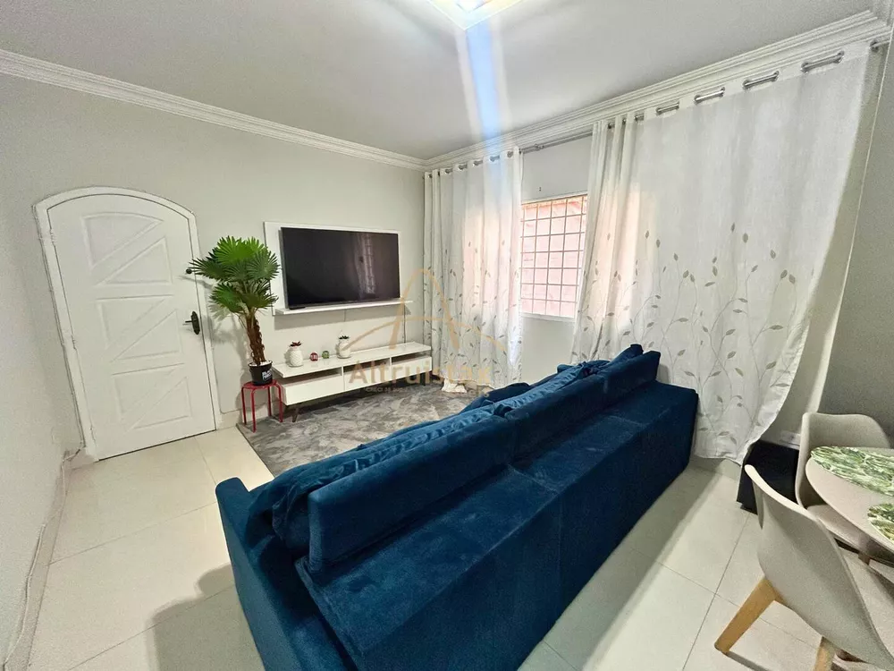 Casa à venda com 3 quartos, 248m² - Foto 1