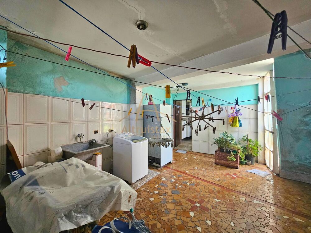 Casa à venda com 3 quartos, 188m² - Foto 2
