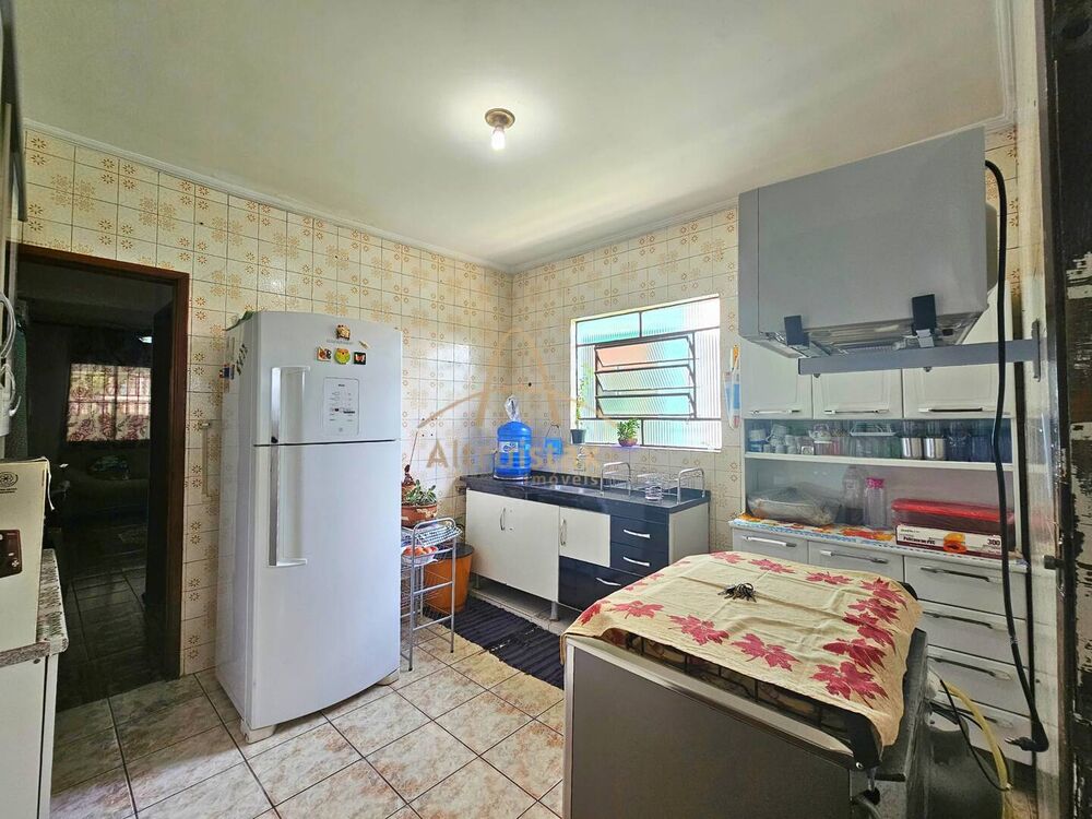 Casa à venda com 3 quartos, 188m² - Foto 1