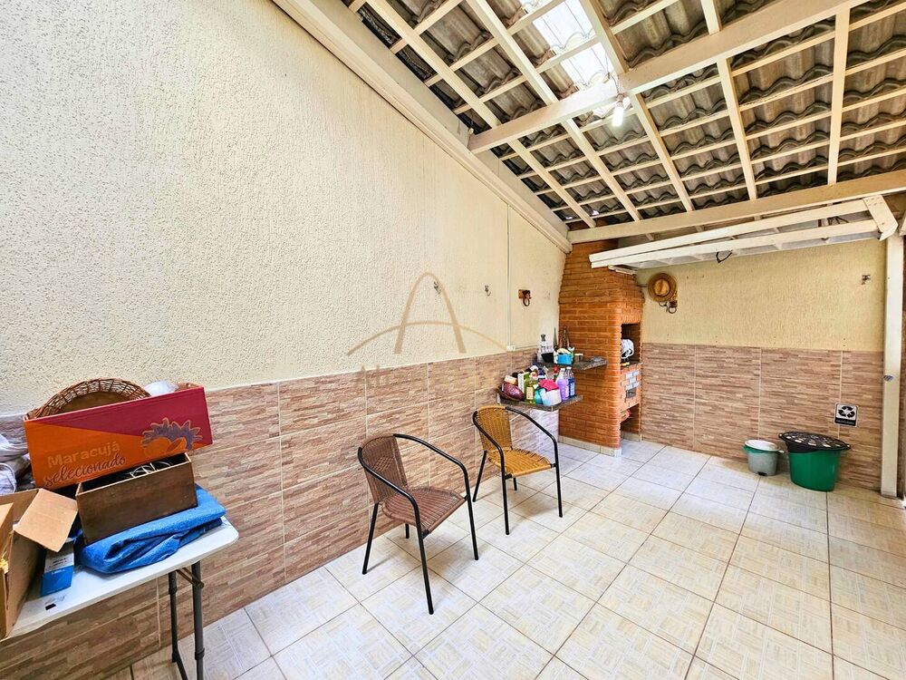 Casa à venda com 3 quartos, 151m² - Foto 1