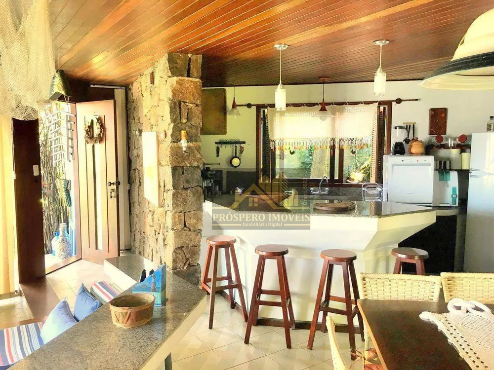 Casa, 5 quartos, 220 m² - Foto 1