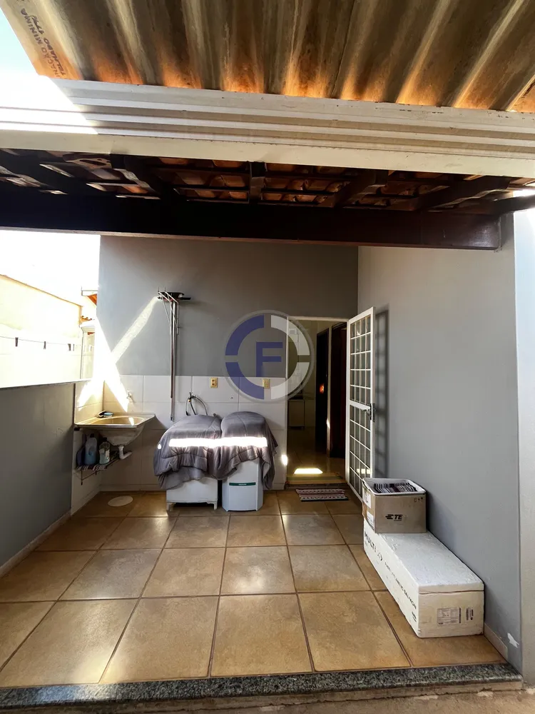 Casa, 1 quarto, 250 m² - Foto 1