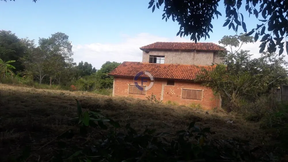 Chácara, 3 quartos, 1372 m² - Foto 1