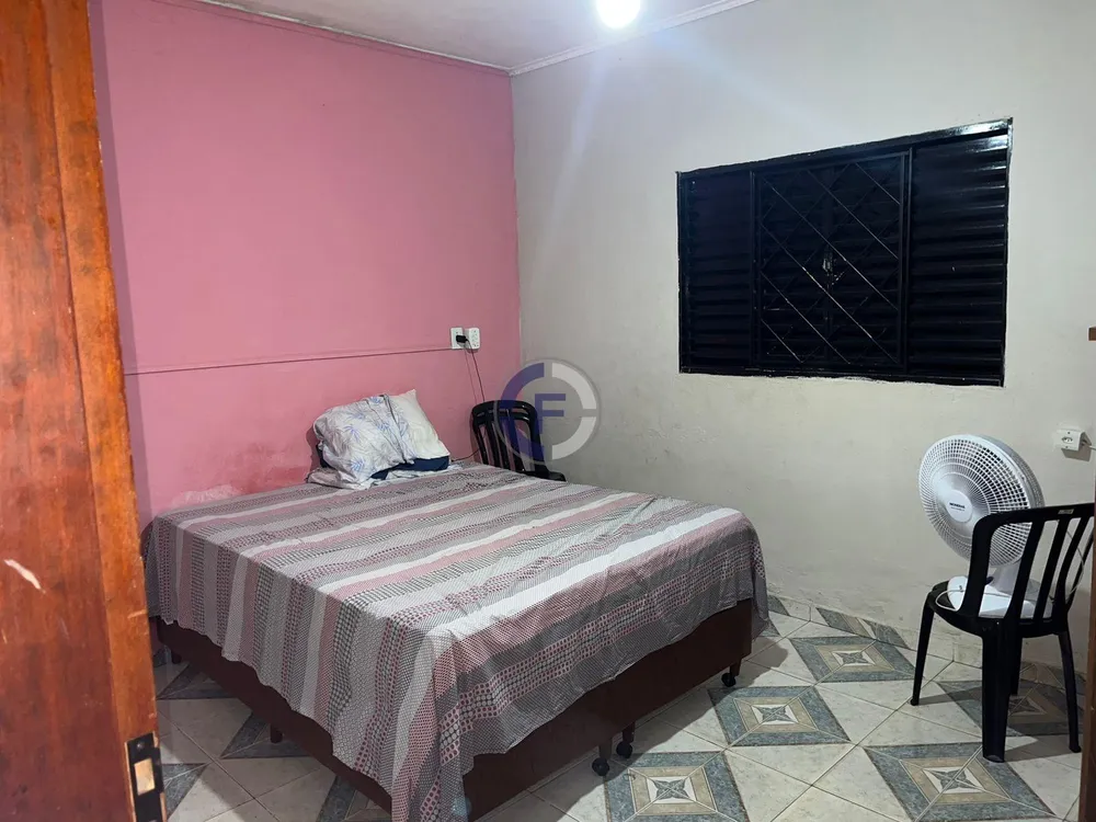 Casa, 3 quartos, 240000 m² - Foto 2