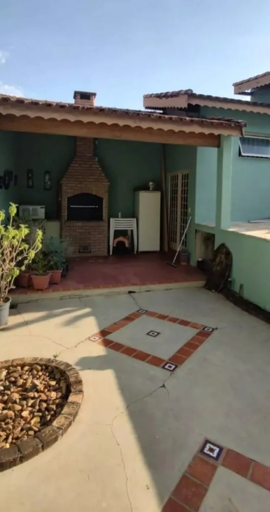 Casa, 3 quartos, 229 m² - Foto 1