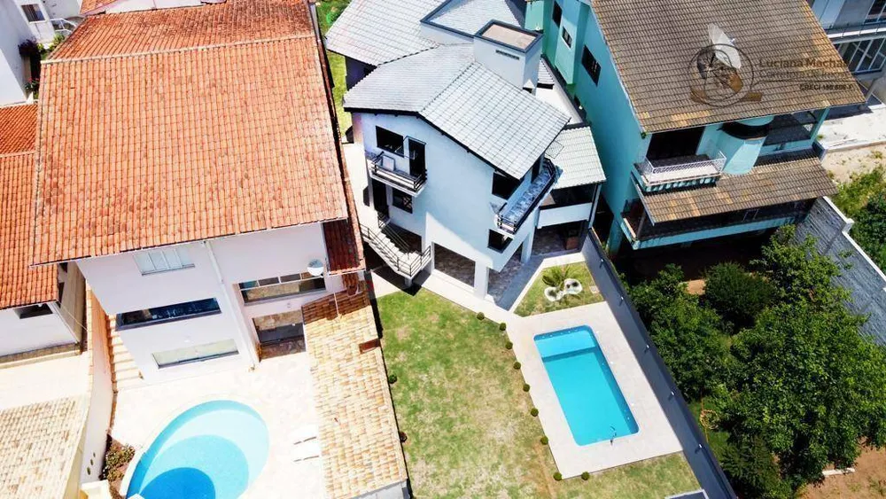 Casa, 4 quartos, 278 m² - Foto 1