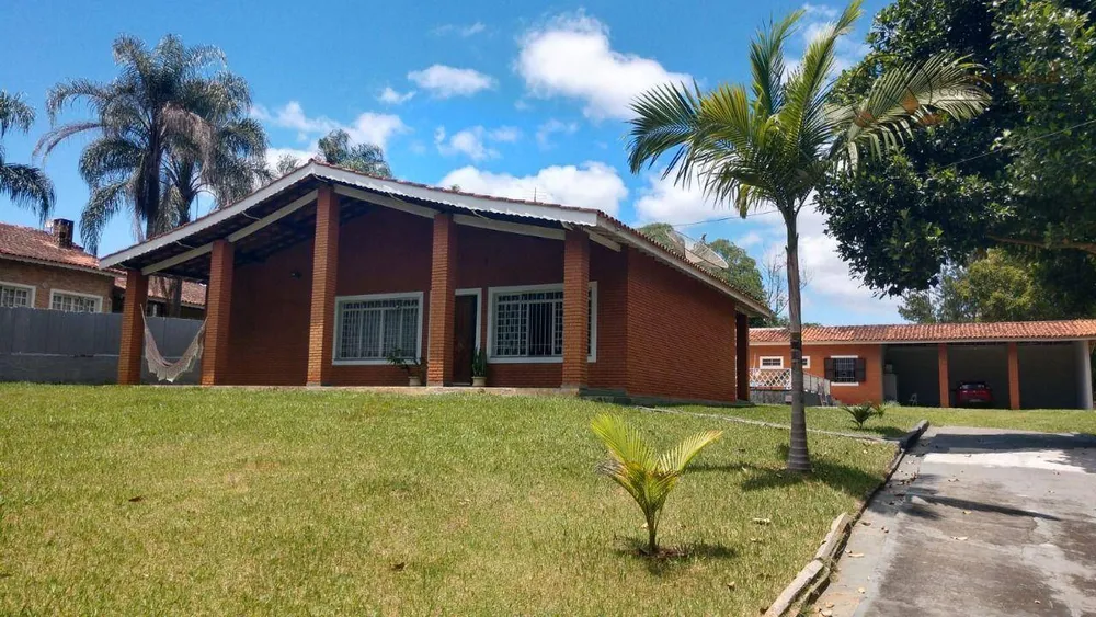 Chácara, 4 quartos, 2261 m² - Foto 1
