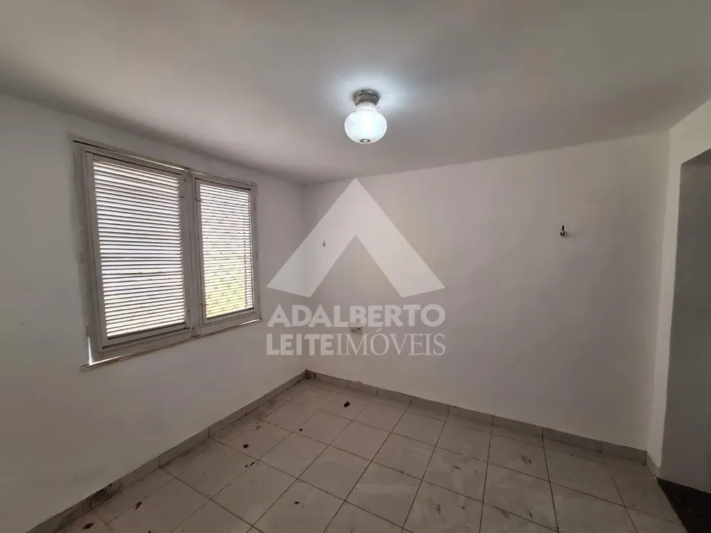 Casa, 6 quartos, 246 m² - Foto 2