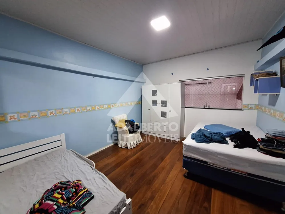 Casa, 3 quartos, 192 m² - Foto 2