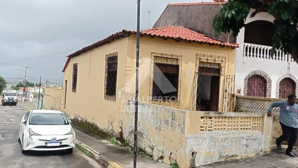 Casa, 2 quartos, 270 m² - Foto 1