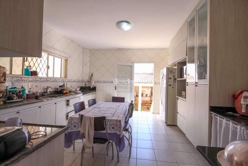 Casa, 5 quartos, 260 m² - Foto 1