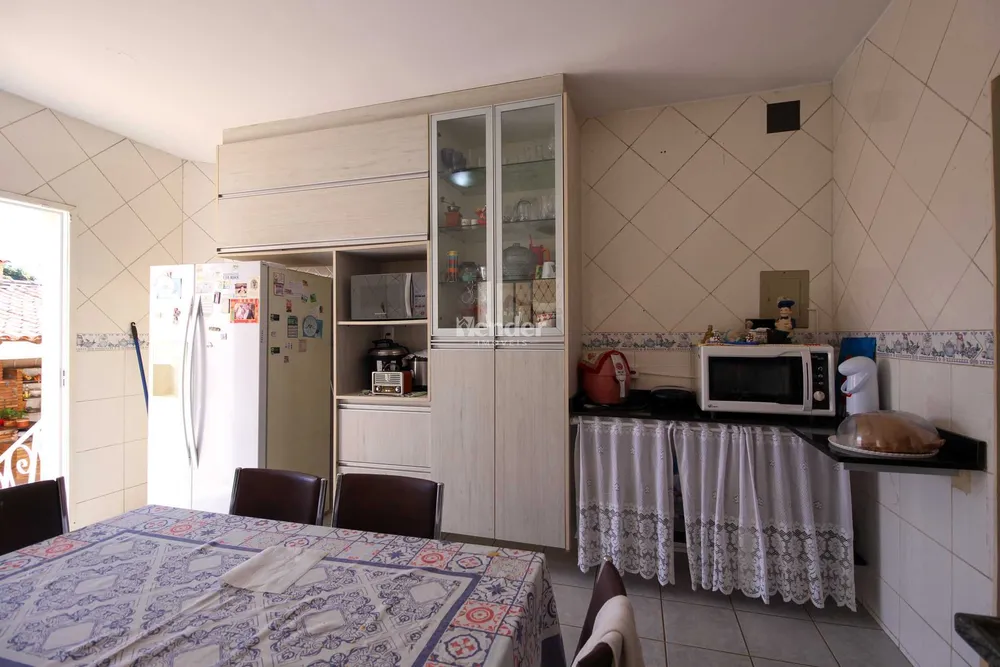 Casa, 5 quartos, 260 m² - Foto 3