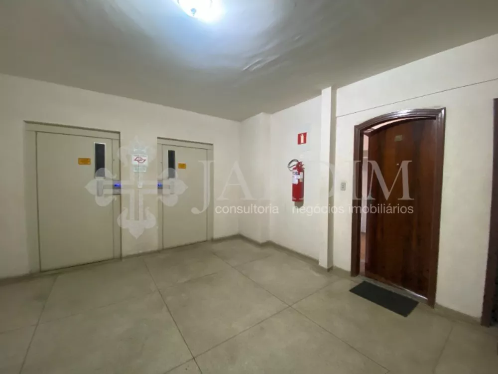 Apartamento à venda com 3 quartos, 110m² - Foto 2