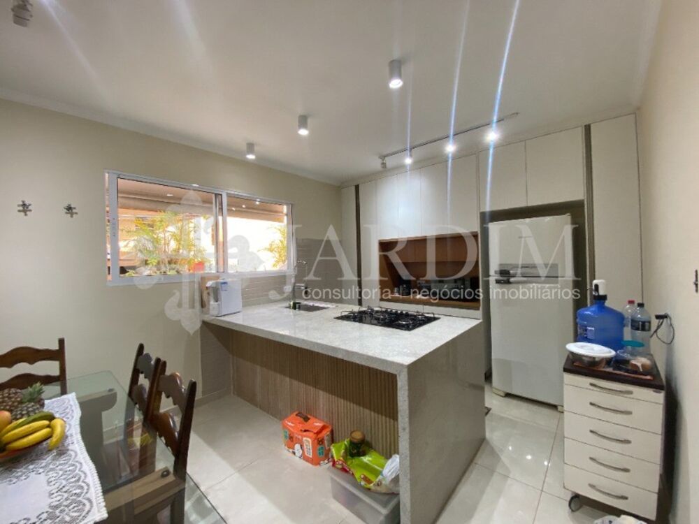Casa à venda com 3 quartos, 285m² - Foto 2