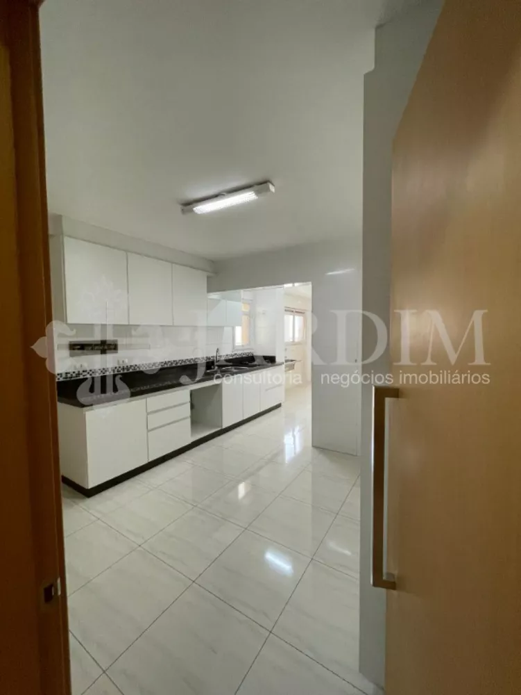 Apartamento à venda e aluguel com 3 quartos, 151m² - Foto 3