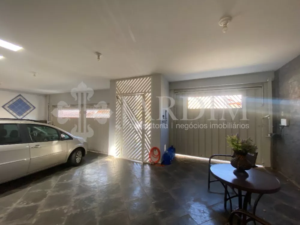 Casa à venda com 3 quartos, 300m² - Foto 4