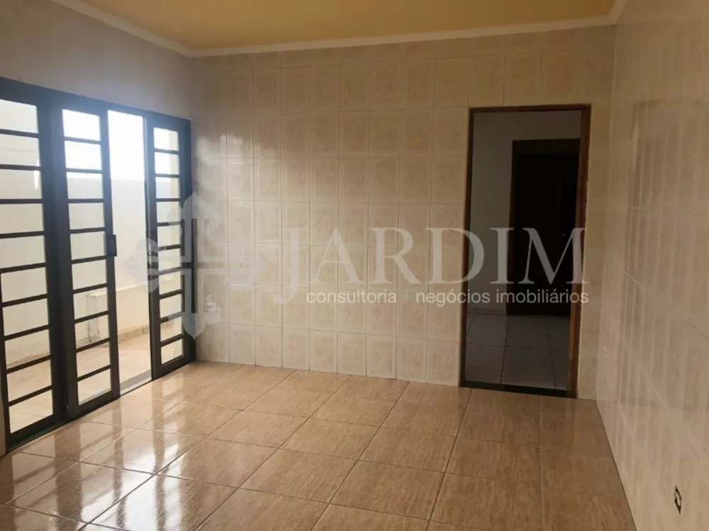 Casa à venda com 2 quartos, 125m² - Foto 1