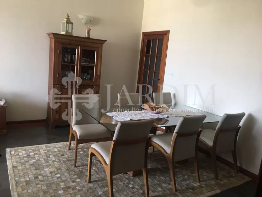 Apartamento à venda com 3 quartos, 130m² - Foto 1