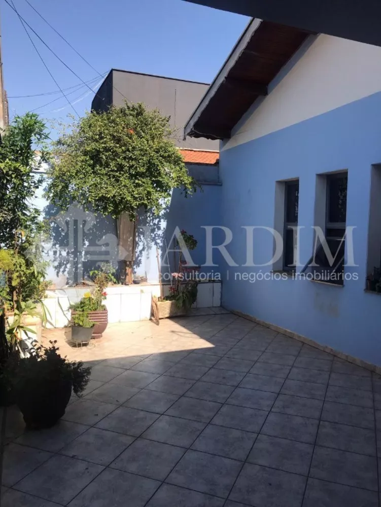 Casa à venda com 3 quartos, 250m² - Foto 1