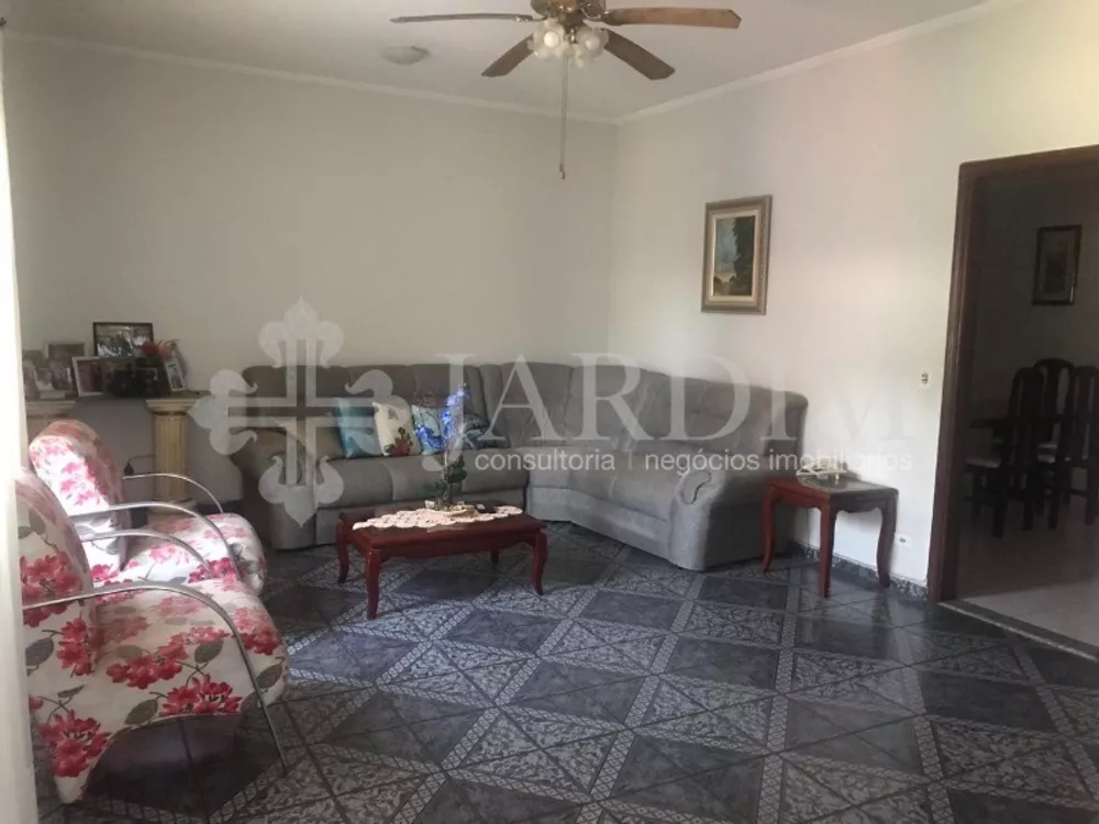 Casa à venda com 3 quartos, 250m² - Foto 2