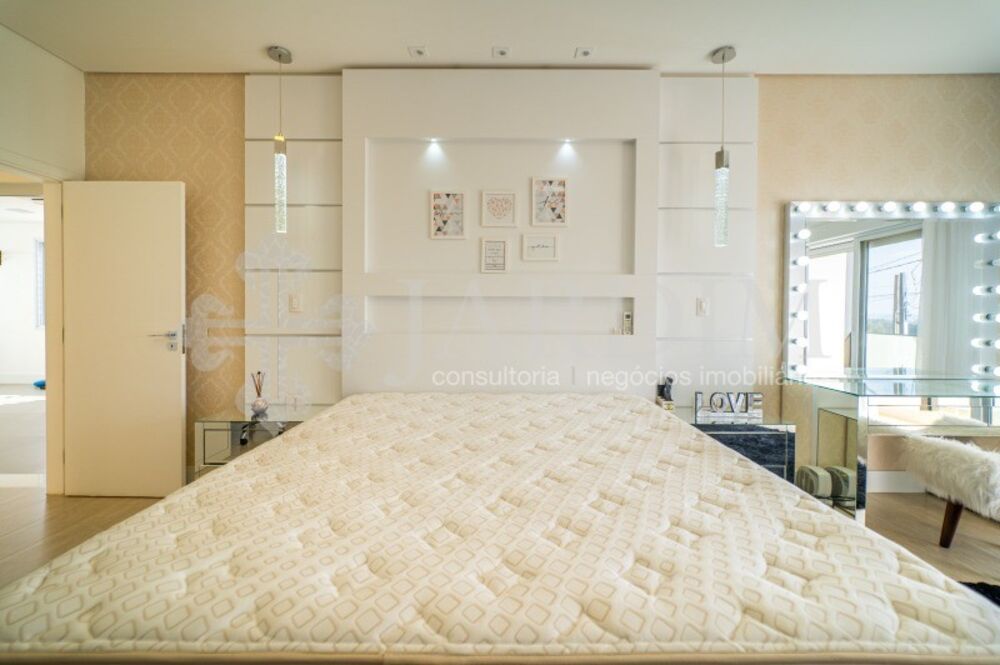 Casa de Condomínio à venda com 3 quartos, 400m² - Foto 4