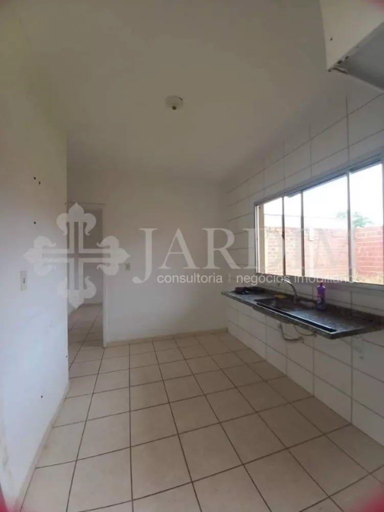 Casa à venda com 2 quartos, 100m² - Foto 3