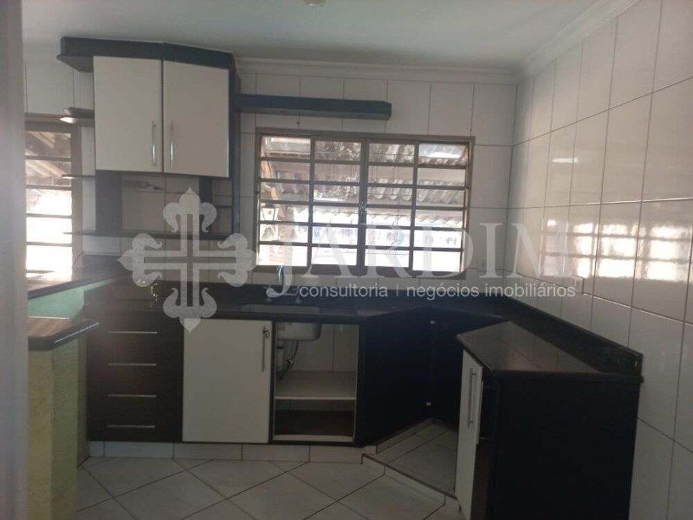 Casa à venda com 2 quartos, 200m² - Foto 4