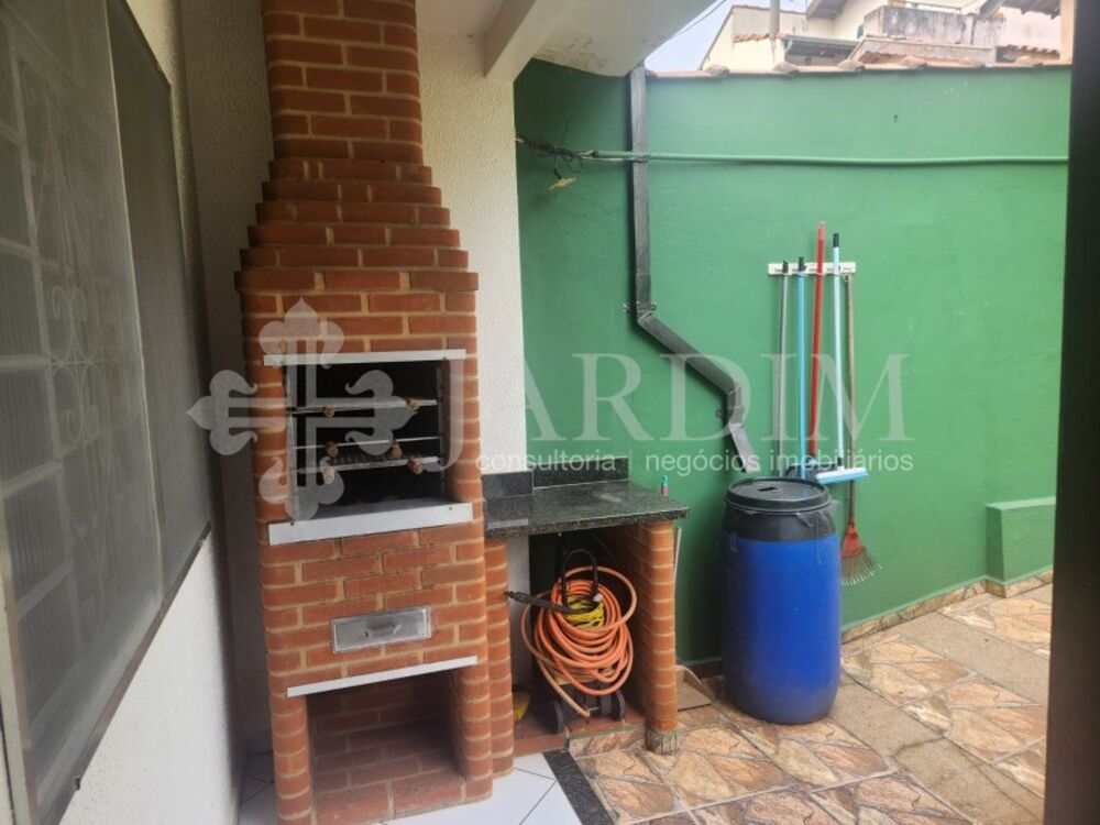 Casa à venda com 3 quartos, 350m² - Foto 2