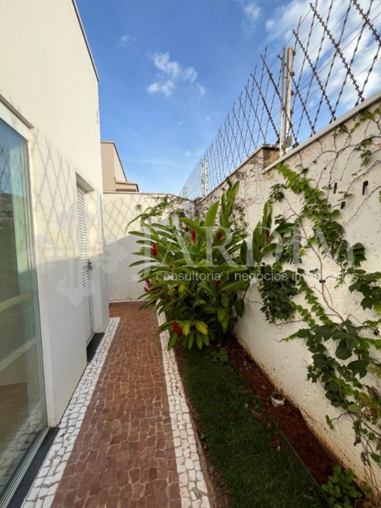 Casa de Condomínio à venda e aluguel com 2 quartos, 262m² - Foto 3