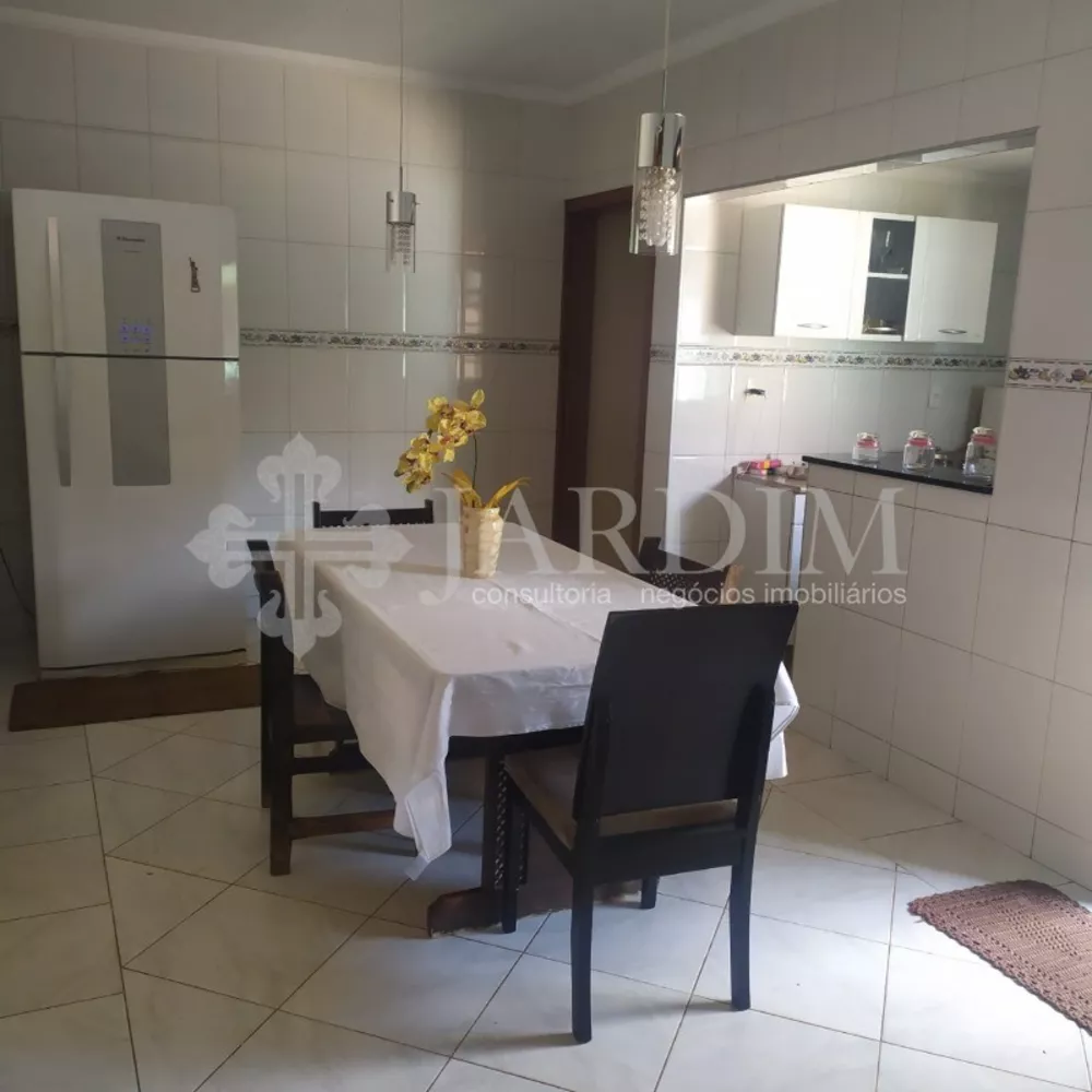 Casa à venda com 3 quartos, 200m² - Foto 1