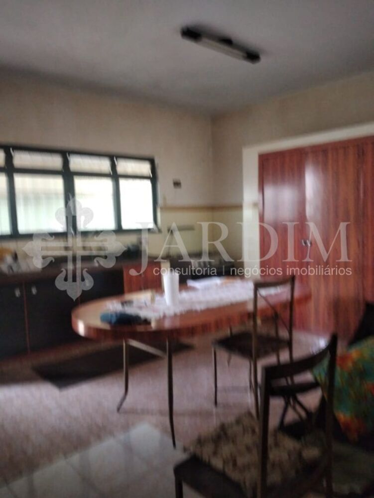 Casa à venda com 3 quartos, 382m² - Foto 1