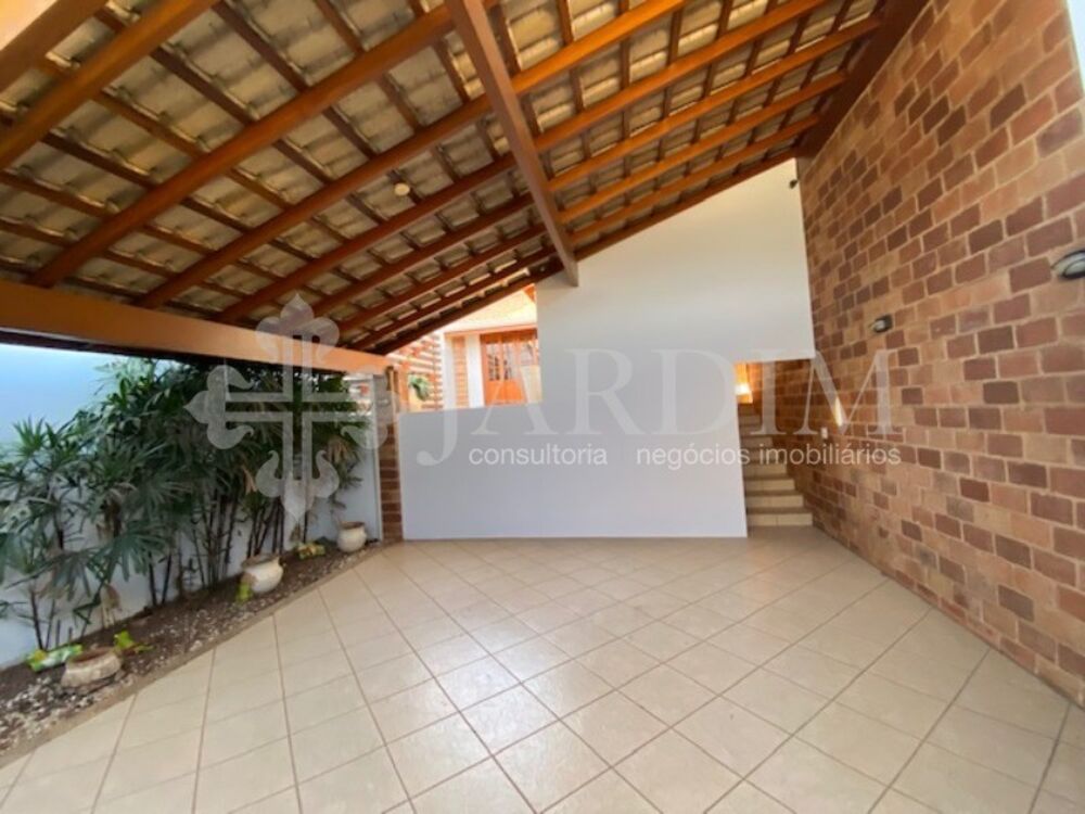 Casa à venda com 3 quartos, 257m² - Foto 1