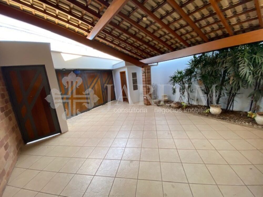 Casa à venda com 3 quartos, 257m² - Foto 2