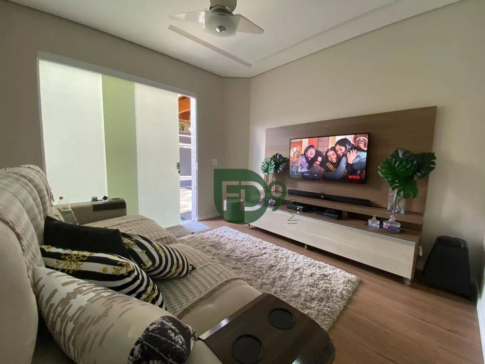 Casa à venda com 3 quartos, 99m² - Foto 2