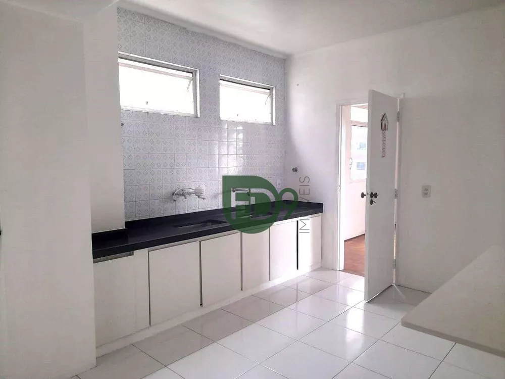 Apartamento à venda com 3 quartos, 180m² - Foto 4