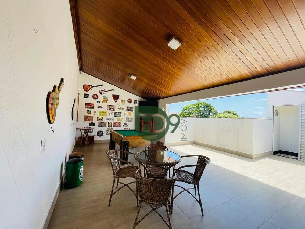 Casa à venda com 3 quartos, 231m² - Foto 2