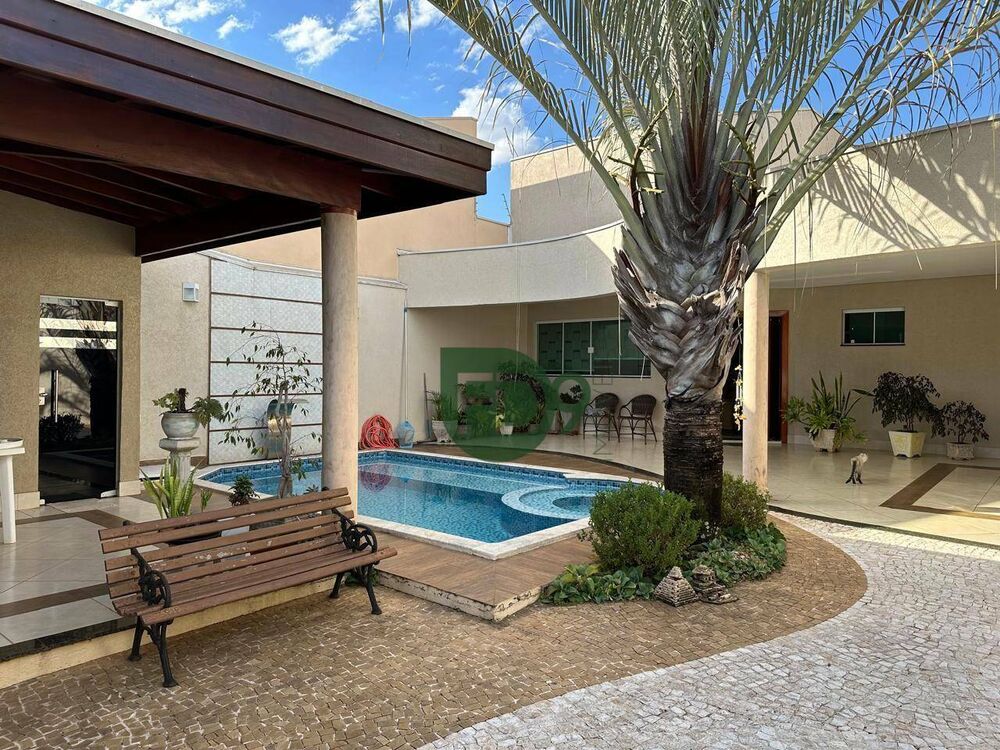 Casa, 3 quartos, 209 m² - Foto 1