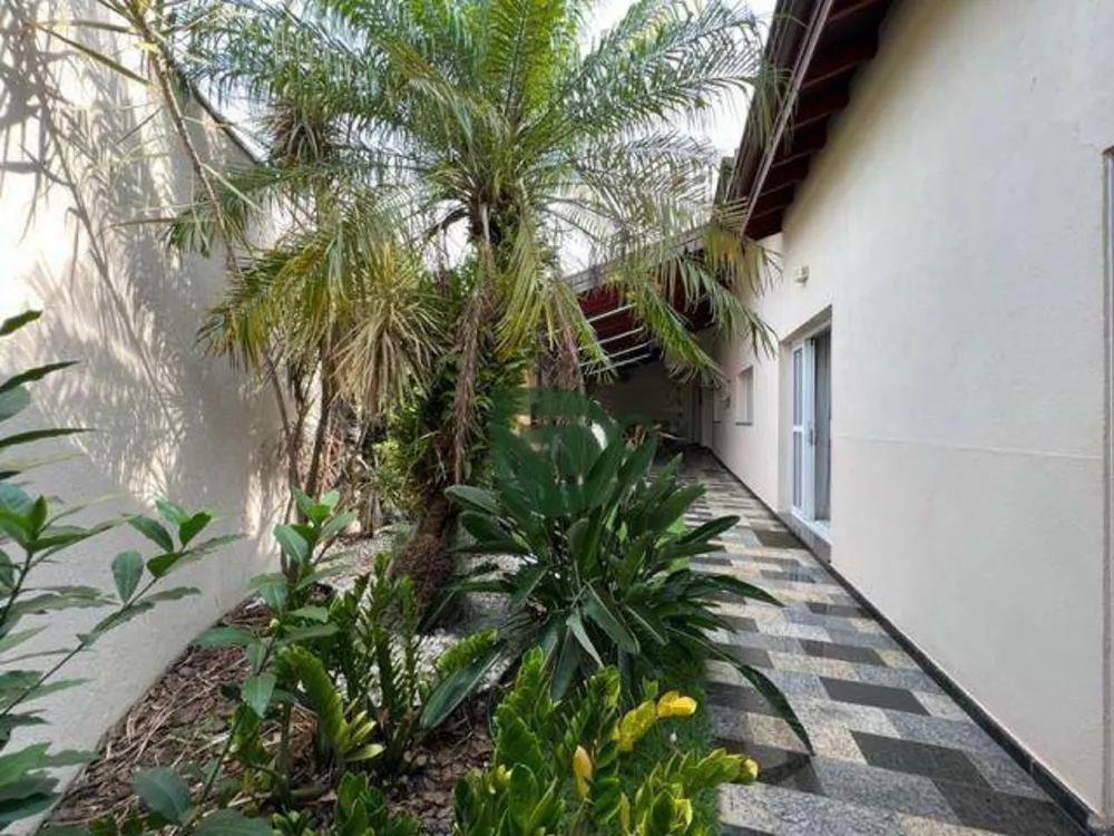 Casa à venda com 3 quartos, 190m² - Foto 1