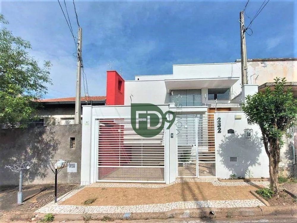 Casa à venda com 2 quartos, 70m² - Foto 1