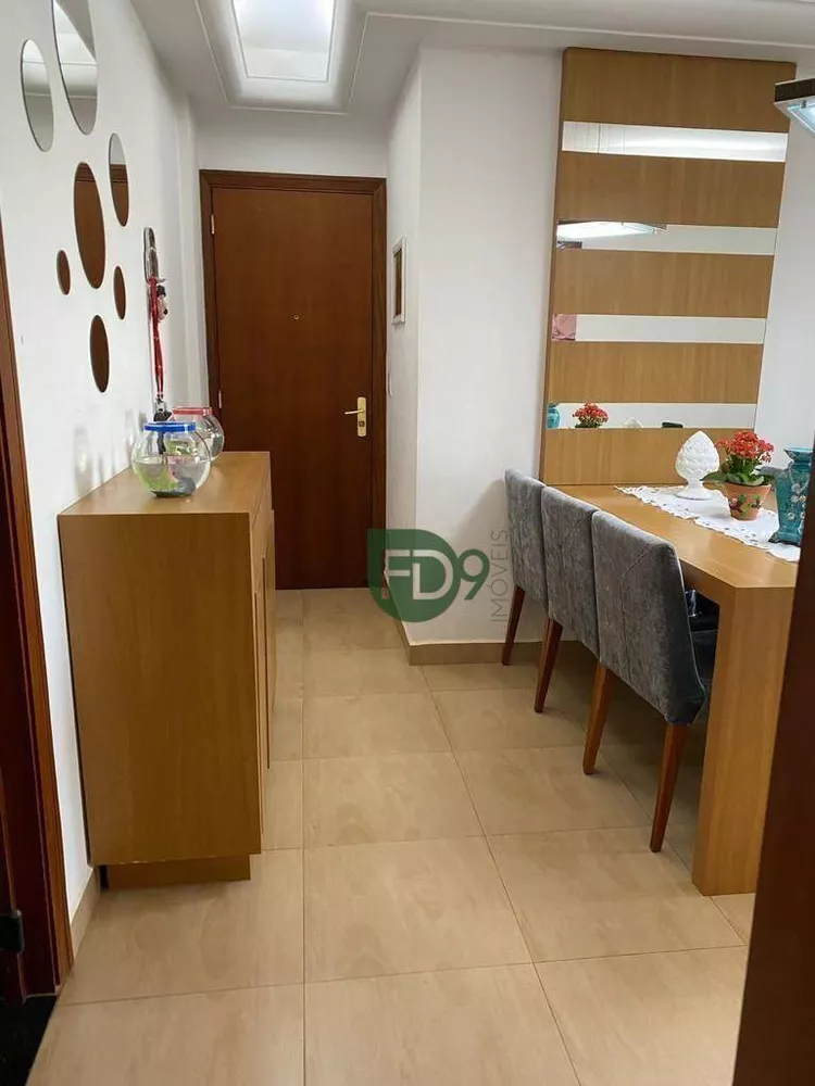 Apartamento à venda com 3 quartos, 130m² - Foto 2